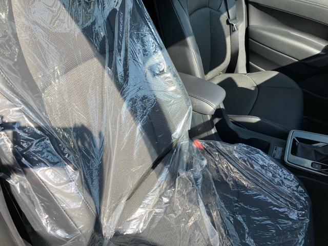 カローラクロス ハイブリッド　Ｚ　バックカメラ　サイドカメラ　クリアランスソナー　オートクルーズコントロール　レーンアシスト　パークアシスト　衝突被害軽減システム　オートマチックハイビーム　オートライト　ＬＥＤヘッドランプ（24枚目）