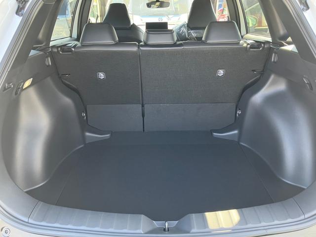 カローラクロス ハイブリッド　Ｚ　バックカメラ　サイドカメラ　クリアランスソナー　オートクルーズコントロール　レーンアシスト　パークアシスト　衝突被害軽減システム　オートマチックハイビーム　オートライト　ＬＥＤヘッドランプ（28枚目）