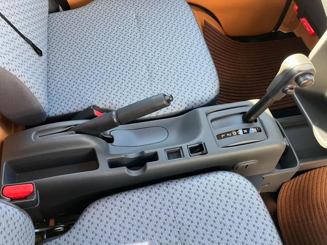 キャリイトラック ＫＣエアコン・パワステ　禁煙　パワーウィンドー　助手席エアバック　ＡＣ　運転席エアバック　パートタイム４ＷＤ　パワステ　横滑防止　キーレスキー　ＡＢＳ　踏み間違い防止　Ｉストップ（15枚目）