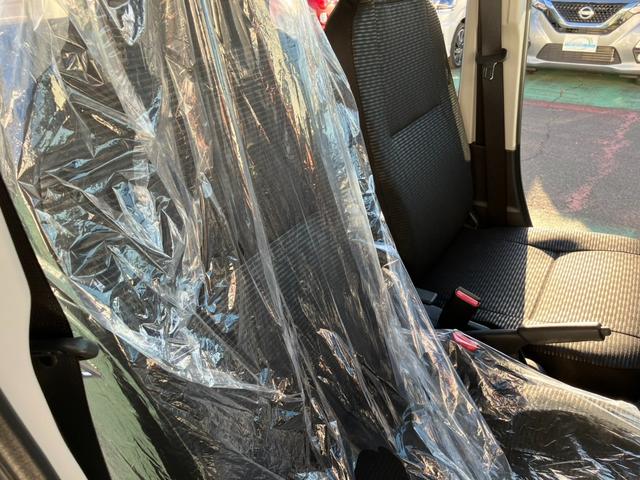 ハイゼットカーゴ ＤＸ　踏み間違い防止　Ｗエアバック　キーフリーシステム　エコアイドル　禁煙　前席パワーウィンドウ　切替４ＷＤ　両側スライドドア　エアコン　運転席エアバッグ　パワーステアリング　ＡＢＳ　コーナーセンサ　ＶＤＣ（23枚目）