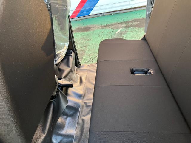 ハイゼットカーゴ ＤＸ　踏み間違い防止　Ｗエアバック　キーフリーシステム　エコアイドル　禁煙　前席パワーウィンドウ　切替４ＷＤ　エアコン　運転席エアバッグ　パワーステアリング　ＡＢＳ　コーナーセンサ　ＶＤＣ（20枚目）