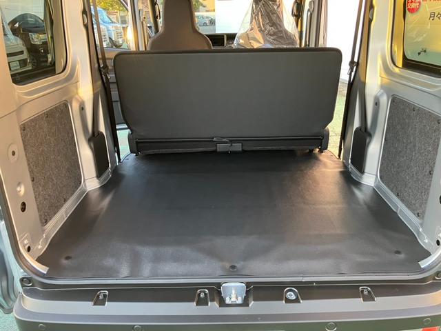 ハイゼットカーゴ ＤＸ　踏み間違い防止　Ｗエアバック　キーフリーシステム　エコアイドル　禁煙　前席パワーウィンドウ　切替４ＷＤ　エアコン　運転席エアバッグ　パワーステアリング　ＡＢＳ　コーナーセンサ　ＶＤＣ（21枚目）