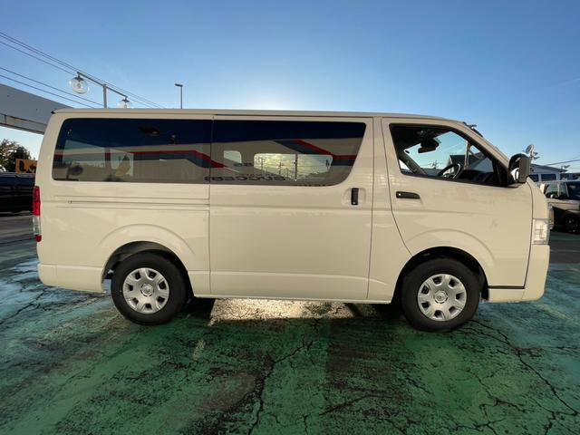 ハイエースバン DX GLパッケージ 車線逸脱警報 電動格納ドアミラー 禁煙車 両側スライドドア バックモニター 横滑り防止装置 キーレスエントリー エアコン パワステ フロントパワーウインドウ エアバック セキュリティー ABS(8枚目)