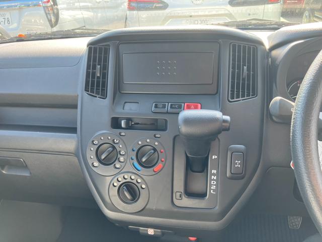 グランマックスカーゴ ＧＬ　エアコン　エアバッグ　パワーウィンドウ　パワーステアリング　ＡＢＳ　横滑り防止装置　キーレス　４ＷＤ　アイスト　ソナー　衝突軽減　ＬＥＤ（17枚目）