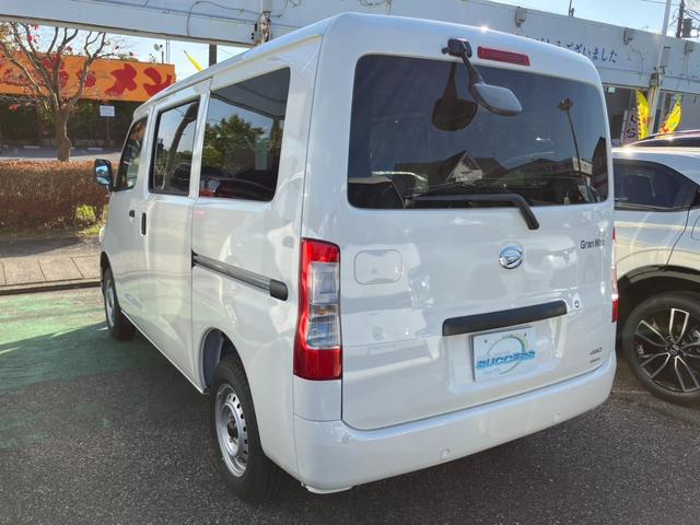 グランマックスカーゴ GL エアコン エアバッグ パワーウィンドウ パワーステアリング ABS 横滑り防止装置 キーレス 4WD アイスト ソナー 盗難防止 衝突軽減 LED(8枚目)