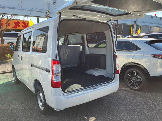 グランマックスカーゴ GL エアコン エアバッグ パワーウィンドウ パワーステアリング ABS 横滑り防止装置 キーレス 4WD アイスト ソナー 盗難防止 衝突軽減 LED(9枚目)