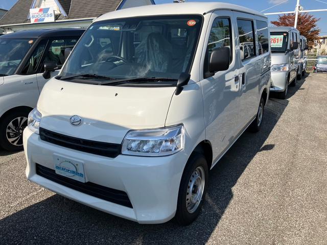 グランマックスカーゴ ＧＬ　エアコン　エアバッグ　パワーウィンドウ　パワーステアリング　ＡＢＳ　横滑り防止装置　キーレス　４ＷＤ　アイスト　ソナー　盗難防止　衝突軽減（6枚目）