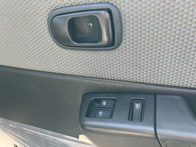 グランマックスカーゴ ＧＬ　エアコン　エアバッグ　パワーウィンドウ　パワーステアリング　ＡＢＳ　横滑り防止装置　キーレス　４ＷＤ　アイスト　ソナー　盗難防止　衝突軽減（17枚目）