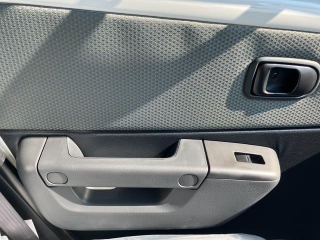 グランマックスカーゴ ＧＬ　エアコン　エアバッグ　パワーウィンドウ　パワーステアリング　ＡＢＳ　横滑り防止装置　キーレス　４ＷＤ　アイスト　ソナー　盗難防止　衝突軽減（18枚目）