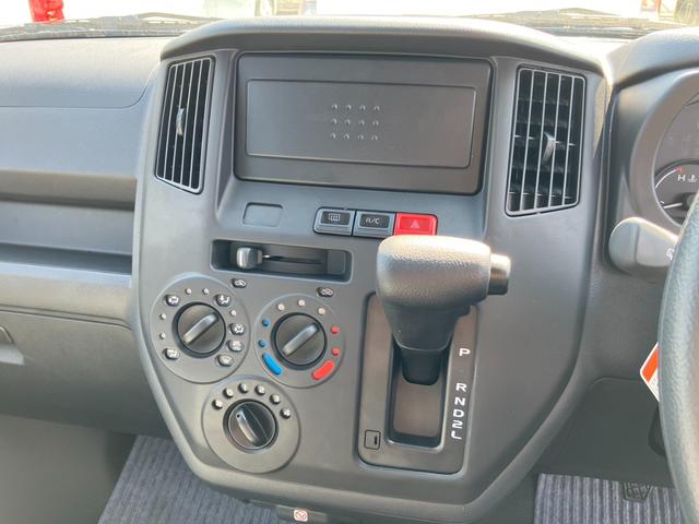 グランマックスカーゴ ＧＬ　パワーウインドウ　ＬＥＤヘッドライト　キーレスエントリー　エアコン　アイドリングストップ　ＡＢＳ　エアバック　横滑り防止機能（14枚目）