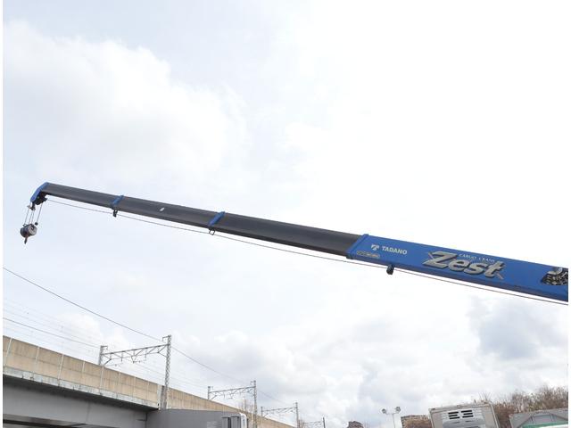 ヒノレンジャー ４段　ラジコン付　荷台長５，４００ｍｍ　走行２８千ｋｍ　ＡＴ　タダノ　ＺＥ３０４ＨＲ　フックイン　ラジコン　ブーム、アウトリガー未格納警報装置付　トーヨーボディー　３方開　丸カンフック３対　ロープ穴３対　１９０馬力　走行２８，０１４ｋｍ　ＦＡＴ　保証書有　取説有（13枚目）