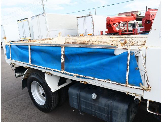 デュトロ 強化ダンプ　全低床　３ｔ４ナンバー　全低床　３ｔ４ナンバー　極東開発　ＤＤ０２－３１　３方開　手動コボレーン　フロントプロテクターアングル２本補強　ロックピン付　アオリ上アングル補強　１３６馬力　ＥＴＣ　スペアキー２個有（15枚目）