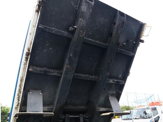 キャンター 強化ダンプ 全低床 3t4ナンバー 全低床 極東開発 DD02-31 3方開 手動コボレーン フロントプロテクターアングル補強2本 ロックピン付 3t4ナンバー 150馬力 ETC キーレス 車線逸脱警報装置付(11枚目)