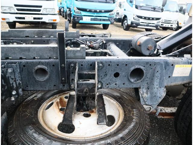 キャンター 強化ダンプ 全低床 3t4ナンバー 全低床 極東開発 DD02-31 3方開 手動コボレーン フロントプロテクターアングル補強2本 ロックピン付 3t4ナンバー 150馬力 ETC キーレス 車線逸脱警報装置付(16枚目)