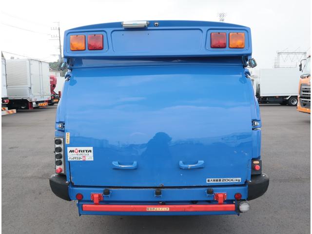 エルフトラック 巻込みパッカー 5.2立米 連続スイッチ 積載2t AT車 巻込み式 モリタ KA752D 5.2立米 連続スイッチ 汚水タンク 積載2t スムーサーEX 150馬力 カラーバックカメラ キーレス スペアキー有 保証書有 記録簿有(5枚目)