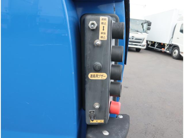 エルフトラック 巻込みパッカー 5.2立米 連続スイッチ 積載2t AT車 巻込み式 モリタ KA752D 5.2立米 連続スイッチ 汚水タンク 積載2t スムーサーEX 150馬力 カラーバックカメラ キーレス スペアキー有 保証書有 記録簿有(8枚目)