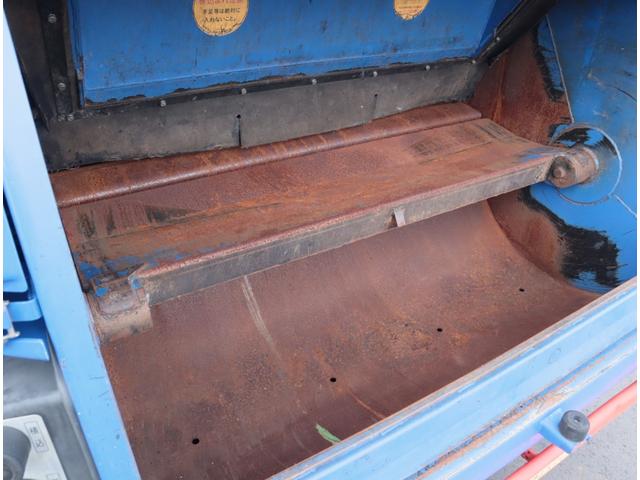 エルフトラック 巻込みパッカー 5.2立米 連続スイッチ 積載2t AT車 巻込み式 モリタ KA752D 5.2立米 連続スイッチ 汚水タンク 積載2t スムーサーEX 150馬力 カラーバックカメラ キーレス スペアキー有 保証書有 記録簿有(10枚目)