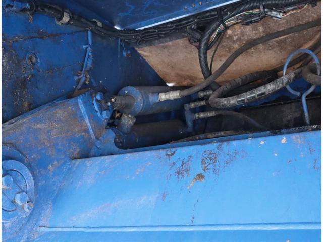 エルフトラック 巻込みパッカー 5.2立米 連続スイッチ 積載2t AT車 巻込み式 モリタ KA752D 5.2立米 連続スイッチ 汚水タンク 積載2t スムーサーEX 150馬力 カラーバックカメラ キーレス スペアキー有 保証書有 記録簿有(13枚目)