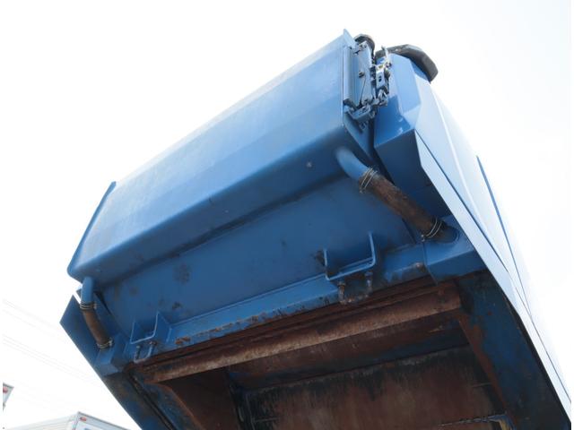 エルフトラック 巻込みパッカー 5.2立米 連続スイッチ 積載2t AT車 巻込み式 モリタ KA752D 5.2立米 連続スイッチ 汚水タンク 積載2t スムーサーEX 150馬力 カラーバックカメラ キーレス スペアキー有 保証書有 記録簿有(18枚目)