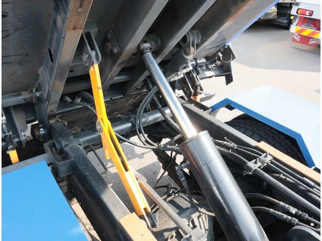 エルフトラック 巻込みパッカー 5.2立米 連続スイッチ 積載2t AT車 巻込み式 モリタ KA752D 5.2立米 連続スイッチ 汚水タンク 積載2t スムーサーEX 150馬力 カラーバックカメラ キーレス スペアキー有 保証書有 記録簿有(21枚目)