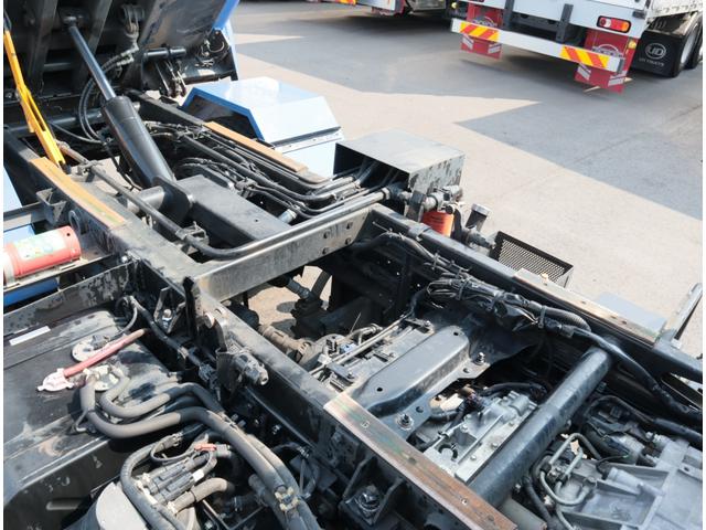 エルフトラック 巻込みパッカー 5.2立米 連続スイッチ 積載2t AT車 巻込み式 モリタ KA752D 5.2立米 連続スイッチ 汚水タンク 積載2t スムーサーEX 150馬力 カラーバックカメラ キーレス スペアキー有 保証書有 記録簿有(22枚目)