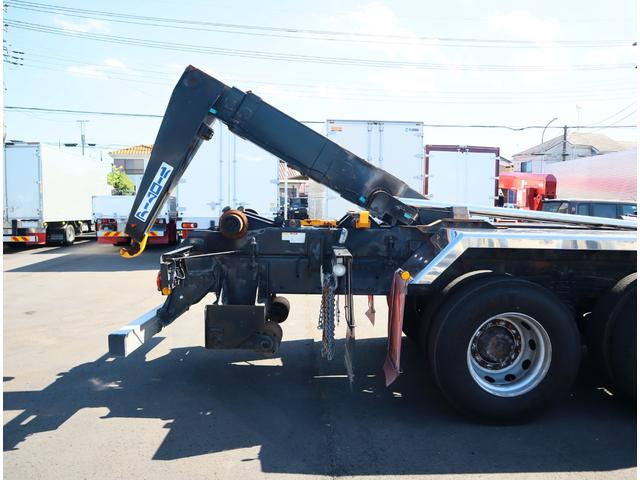 クオン アームロール ハイルーフ 2デフ 積載11.7t GVW25t エスコット 新明和 CCA1414-30 ツインホイスト キャブバックステップ 8.5mモード切替付 リアローラージャッキ タコグラフ 取説、記録簿有(9枚目)