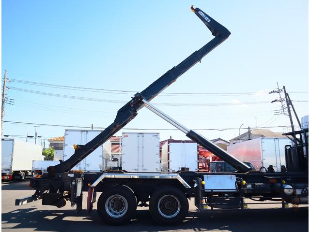 クオン アームロール ハイルーフ 2デフ 積載11.7t GVW25t エスコット 新明和 CCA1414-30 ツインホイスト キャブバックステップ 8.5mモード切替付 リアローラージャッキ タコグラフ 取説、記録簿有(12枚目)