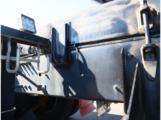 クオン アームロール ハイルーフ 2デフ 積載11.7t GVW25t エスコット 新明和 CCA1414-30 ツインホイスト キャブバックステップ 8.5mモード切替付 リアローラージャッキ タコグラフ 取説、記録簿有(17枚目)