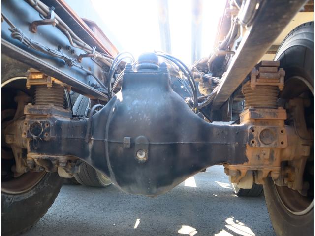 クオン アームロール ハイルーフ 2デフ 積載11.7t GVW25t エスコット 新明和 CCA1414-30 ツインホイスト キャブバックステップ 8.5mモード切替付 リアローラージャッキ タコグラフ 取説、記録簿有(18枚目)