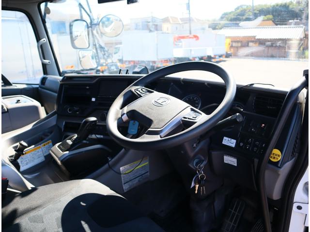 クオン アームロール ハイルーフ 2デフ 積載11.7t GVW25t エスコット 新明和 CCA1414-30 ツインホイスト キャブバックステップ 8.5mモード切替付 リアローラージャッキ タコグラフ 取説、記録簿有(22枚目)