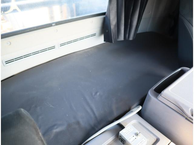 クオン アームロール ハイルーフ 2デフ 積載11.7t GVW25t エスコット 新明和 CCA1414-30 ツインホイスト キャブバックステップ 8.5mモード切替付 リアローラージャッキ タコグラフ 取説、記録簿有(27枚目)