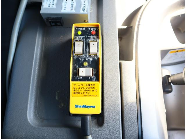クオン アームロール ハイルーフ 2デフ 積載11.7t GVW25t エスコット 新明和 CCA1414-30 ツインホイスト キャブバックステップ 8.5mモード切替付 リアローラージャッキ タコグラフ 取説、記録簿有(28枚目)