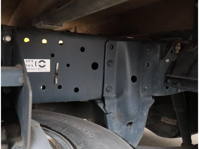 タイタントラック フルワイドロー 垂直ゲート 積載1.55t AT車 3方開 床縞鉄板貼り 車両総重量5t未満 150馬力 ETC付 ラジオ付 スムーサーEX(15枚目)