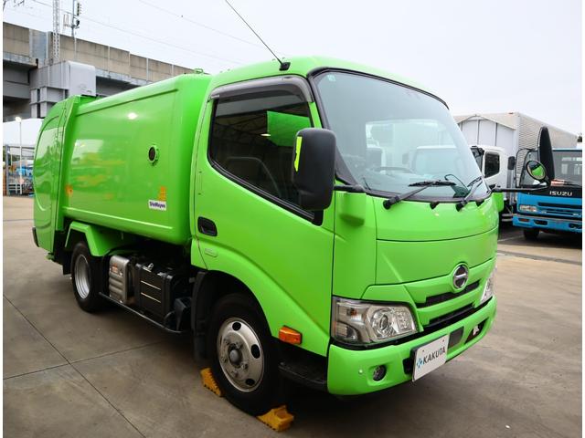 デュトロ 巻込み式　５．１立米　汚水タンク　積載２ｔ　ＡＴ車　パッカー　新明和　ＧＲ０５２－１４３５　連続スイッチ　フロアＡＴ　取扱説明書有り　ＩＣターボ有　１５０馬力　ＥＴＣ　アイドリングストップ　Ｂｌｕｅｔｏｏｔｈ付ラジオ（3枚目）