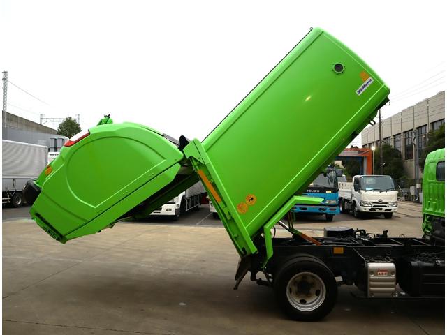 デュトロ 巻込み式　５．１立米　汚水タンク　積載２ｔ　ＡＴ車　パッカー　新明和　ＧＲ０５２－１４３５　連続スイッチ　フロアＡＴ　取扱説明書有り　ＩＣターボ有　１５０馬力　ＥＴＣ　アイドリングストップ　Ｂｌｕｅｔｏｏｔｈ付ラジオ（18枚目）