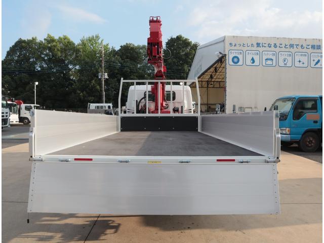 キャンター ２．９ｔ吊６段クレーン　ラジコン付　アルミ平　走行１千ｋｍ　全低床　ワイド超ロング　ユニック　フックイン　ラジコン　リアアウトリガー　アルミブロック　パブコ　３方開　横根太木製　液晶メーターパネル　積載３ｔ　走行１千ｋｍ　車検有　カラーバックカメラ（7枚目）