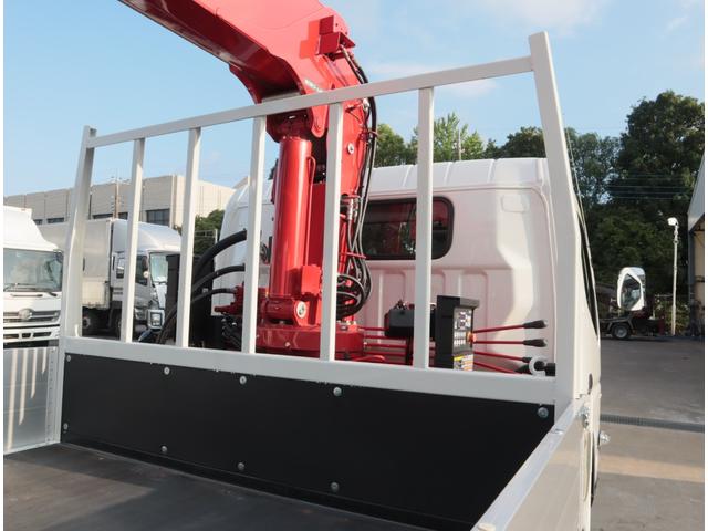 キャンター ２．９ｔ吊６段クレーン　ラジコン付　アルミ平　走行１千ｋｍ　全低床　ワイド超ロング　ユニック　フックイン　ラジコン　リアアウトリガー　アルミブロック　パブコ　３方開　横根太木製　液晶メーターパネル　積載３ｔ　走行１千ｋｍ　車検有　カラーバックカメラ（11枚目）