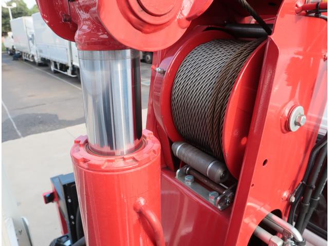 キャンター ２．９ｔ吊６段クレーン　ラジコン付　アルミ平　走行１千ｋｍ　全低床　ワイド超ロング　ユニック　フックイン　ラジコン　リアアウトリガー　アルミブロック　パブコ　３方開　横根太木製　液晶メーターパネル　積載３ｔ　走行１千ｋｍ　車検有　カラーバックカメラ（15枚目）