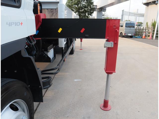 キャンター ２．９ｔ吊６段クレーン　ラジコン付　アルミ平　走行１千ｋｍ　全低床　ワイド超ロング　ユニック　フックイン　ラジコン　リアアウトリガー　アルミブロック　パブコ　３方開　横根太木製　液晶メーターパネル　積載３ｔ　走行１千ｋｍ　車検有　カラーバックカメラ（20枚目）