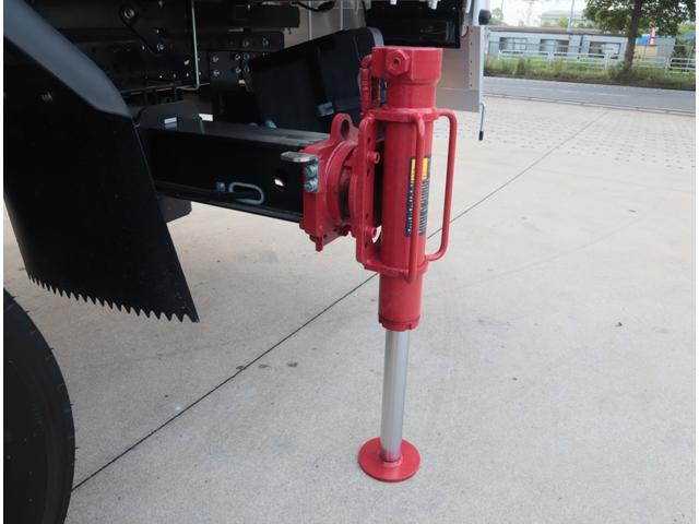 キャンター ２．９ｔ吊６段クレーン　ラジコン付　アルミ平　走行１千ｋｍ　全低床　ワイド超ロング　ユニック　フックイン　ラジコン　リアアウトリガー　アルミブロック　パブコ　３方開　横根太木製　液晶メーターパネル　積載３ｔ　走行１千ｋｍ　車検有　カラーバックカメラ（22枚目）