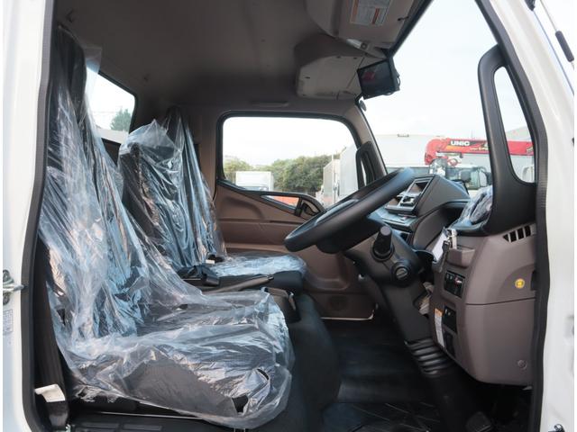 キャンター ２．９ｔ吊６段クレーン　ラジコン付　アルミ平　走行１千ｋｍ　全低床　ワイド超ロング　ユニック　フックイン　ラジコン　リアアウトリガー　アルミブロック　パブコ　３方開　横根太木製　液晶メーターパネル　積載３ｔ　走行１千ｋｍ　車検有　カラーバックカメラ（28枚目）