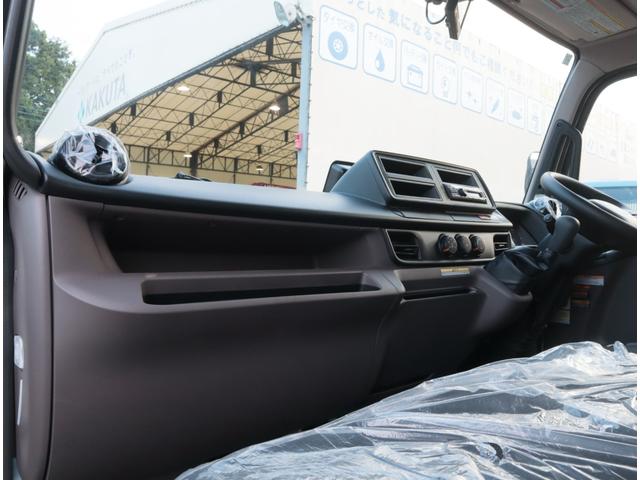 キャンター ２．９ｔ吊６段クレーン　ラジコン付　アルミ平　走行１千ｋｍ　全低床　ワイド超ロング　ユニック　フックイン　ラジコン　リアアウトリガー　アルミブロック　パブコ　３方開　横根太木製　液晶メーターパネル　積載３ｔ　走行１千ｋｍ　車検有　カラーバックカメラ（35枚目）