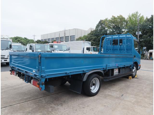 ダイナトラック 標準ロング　積載２ｔ　車両総重量５ｔ未満　ＡＴ車　ジャストロー　３方開　精工ラック　保証書有　取扱説明書有　衝突被害軽減ブレーキ　カラーバックカメラ　ＥＴＣ　キーレス　ＩＣターボ（4枚目）