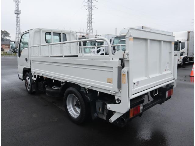 エルフトラック 木平　フルフラットロー　パワーゲート　車両総重量５ｔ未満　積載２ｔ　３方開　アオリ上パイプ欄干付　極東開発　アーム式パワーゲート　鉄　６００ｋｇ　取扱説明書有　カラーバックカメラ　坂道発進補助（6枚目）