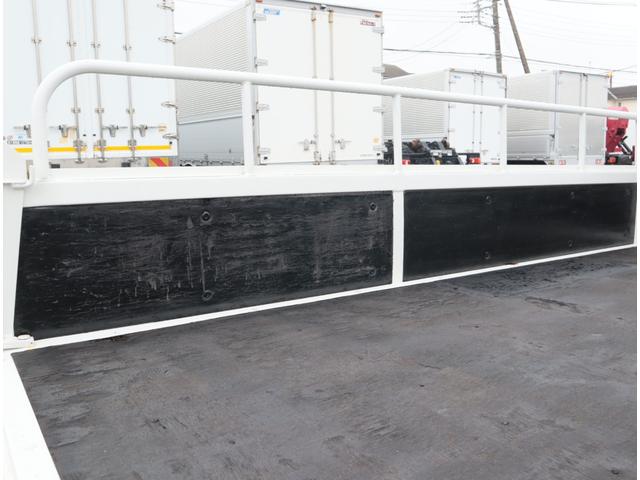 エルフトラック 木平　フルフラットロー　パワーゲート　車両総重量５ｔ未満　積載２ｔ　３方開　アオリ上パイプ欄干付　極東開発　アーム式パワーゲート　鉄　６００ｋｇ　取扱説明書有　カラーバックカメラ　坂道発進補助（11枚目）