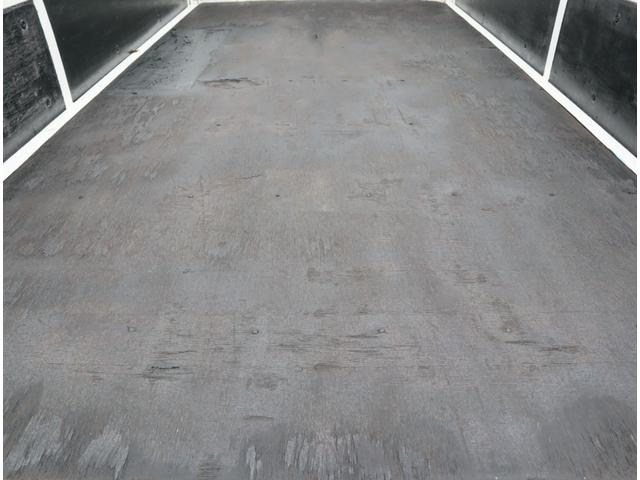 エルフトラック 木平　フルフラットロー　パワーゲート　車両総重量５ｔ未満　積載２ｔ　３方開　アオリ上パイプ欄干付　極東開発　アーム式パワーゲート　鉄　６００ｋｇ　取扱説明書有　カラーバックカメラ　坂道発進補助（12枚目）