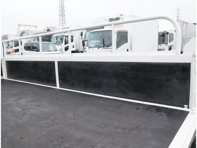 エルフトラック 木平　フルフラットロー　パワーゲート　車両総重量５ｔ未満　積載２ｔ　３方開　アオリ上パイプ欄干付　極東開発　アーム式パワーゲート　鉄　６００ｋｇ　取扱説明書有　カラーバックカメラ　坂道発進補助（13枚目）