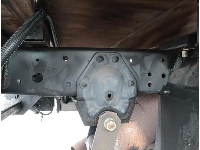 エルフトラック 木平　フルフラットロー　パワーゲート　車両総重量５ｔ未満　積載２ｔ　３方開　アオリ上パイプ欄干付　極東開発　アーム式パワーゲート　鉄　６００ｋｇ　取扱説明書有　カラーバックカメラ　坂道発進補助（16枚目）