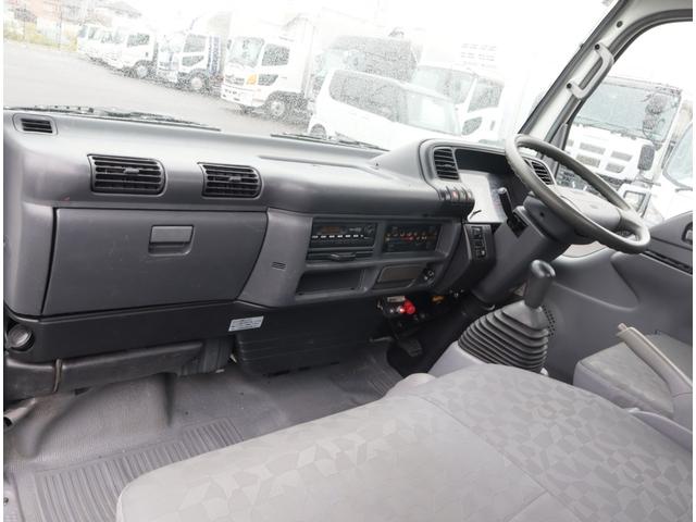 エルフトラック 木平　フルフラットロー　パワーゲート　車両総重量５ｔ未満　積載２ｔ　３方開　アオリ上パイプ欄干付　極東開発　アーム式パワーゲート　鉄　６００ｋｇ　取扱説明書有　カラーバックカメラ　坂道発進補助（25枚目）