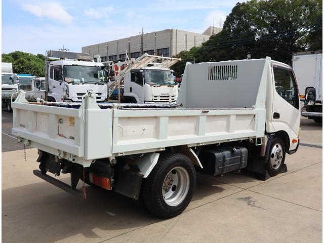 デュトロ 強化ダンプ　全低床　３ｔ４ナンバー　極東開発　ＤＤ０２－３１　３方開　手動コボレーン　ロックピン付　１３６馬力　フロア５速　取扱説明書有　ＩＣターボ（4枚目）